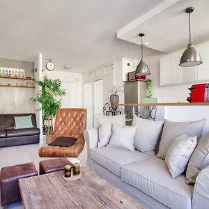 Luxurious Republique Pierre Leve Free Netflix Parijs