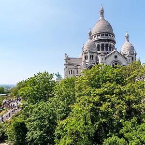In Front Of The Sacre Coeur - 2 Bedrooms With Elevator Parijs